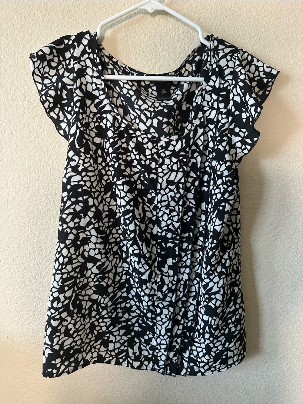 Ann Taylor Black & White Printed Women's Cap Sleeve Top size MP/ NWOT 1434